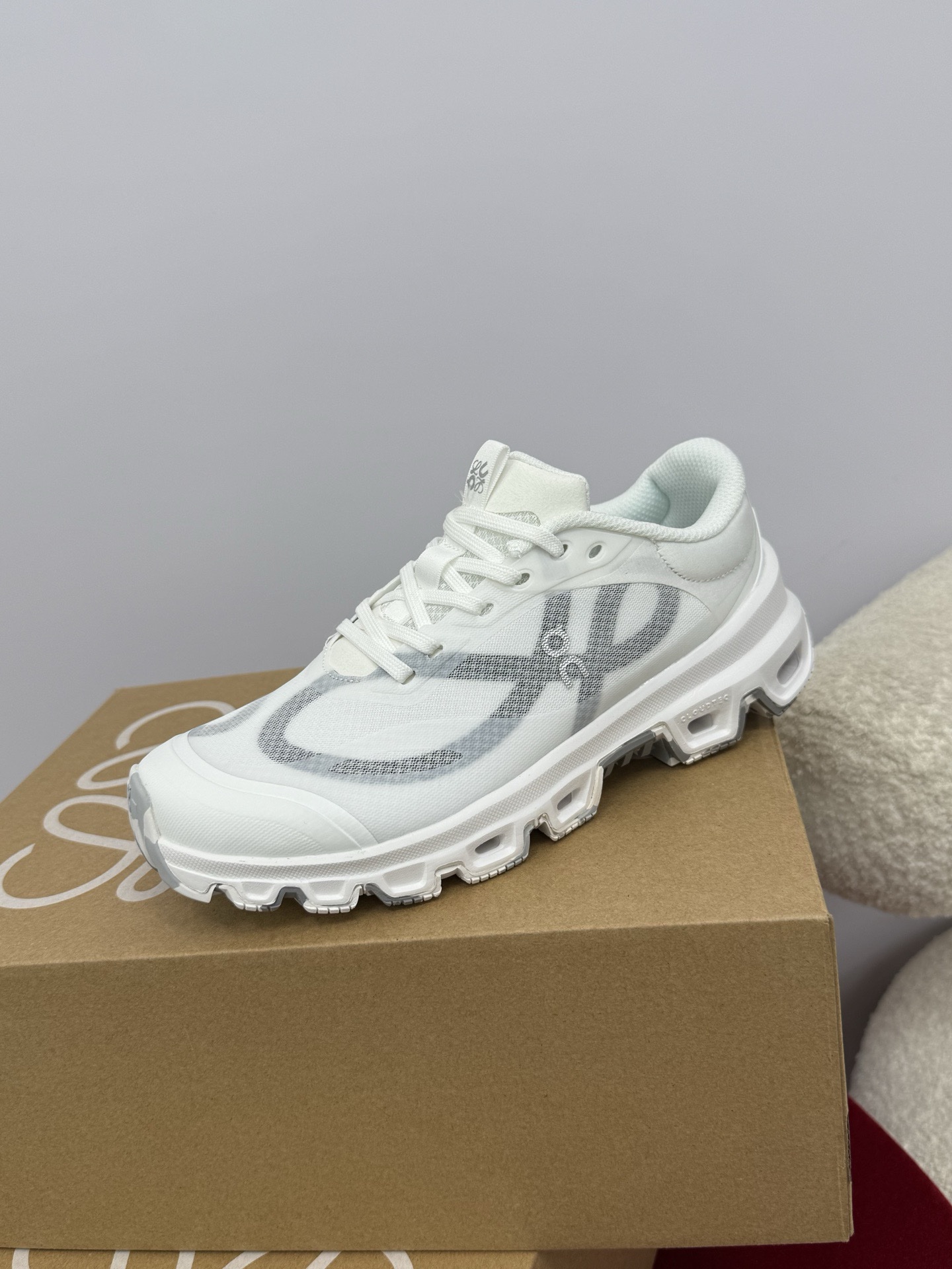 Кроссовки LOEWE x On Running — изображение 26