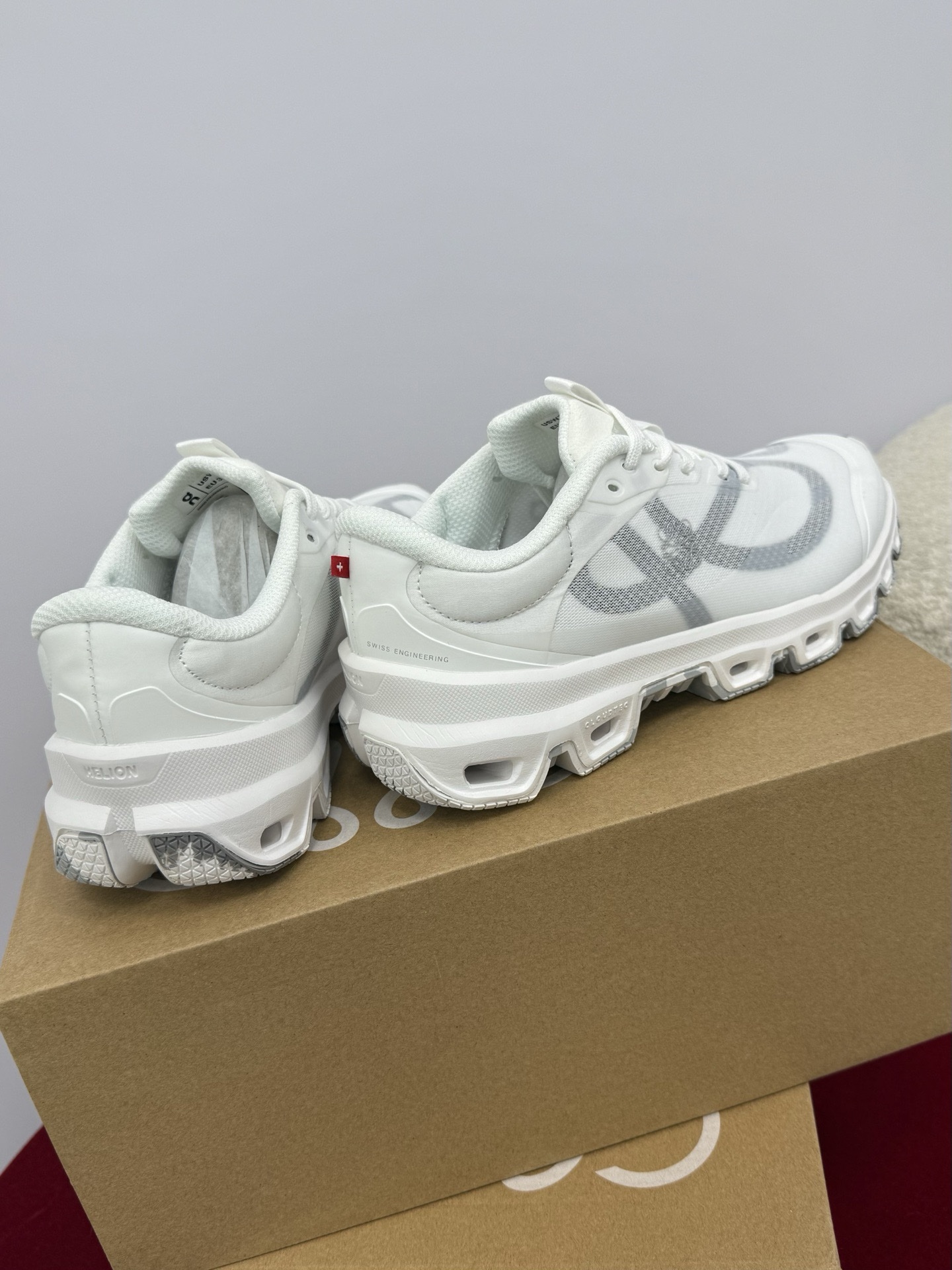 Кроссовки LOEWE x On Running — изображение 20