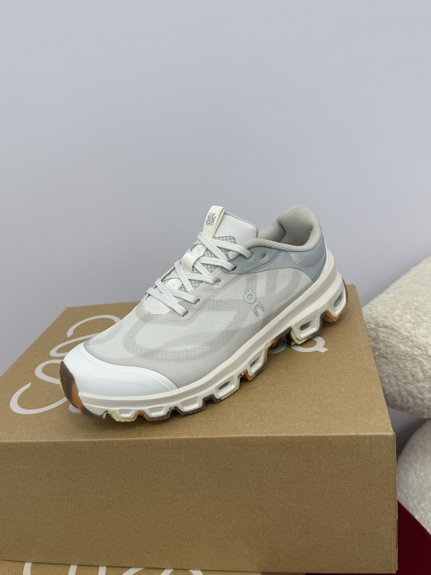 Кроссовки LOEWE x On Running — изображение 16