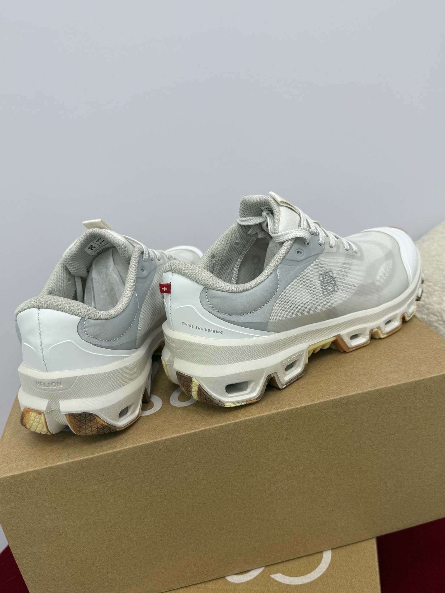 Кроссовки LOEWE x On Running — изображение 11