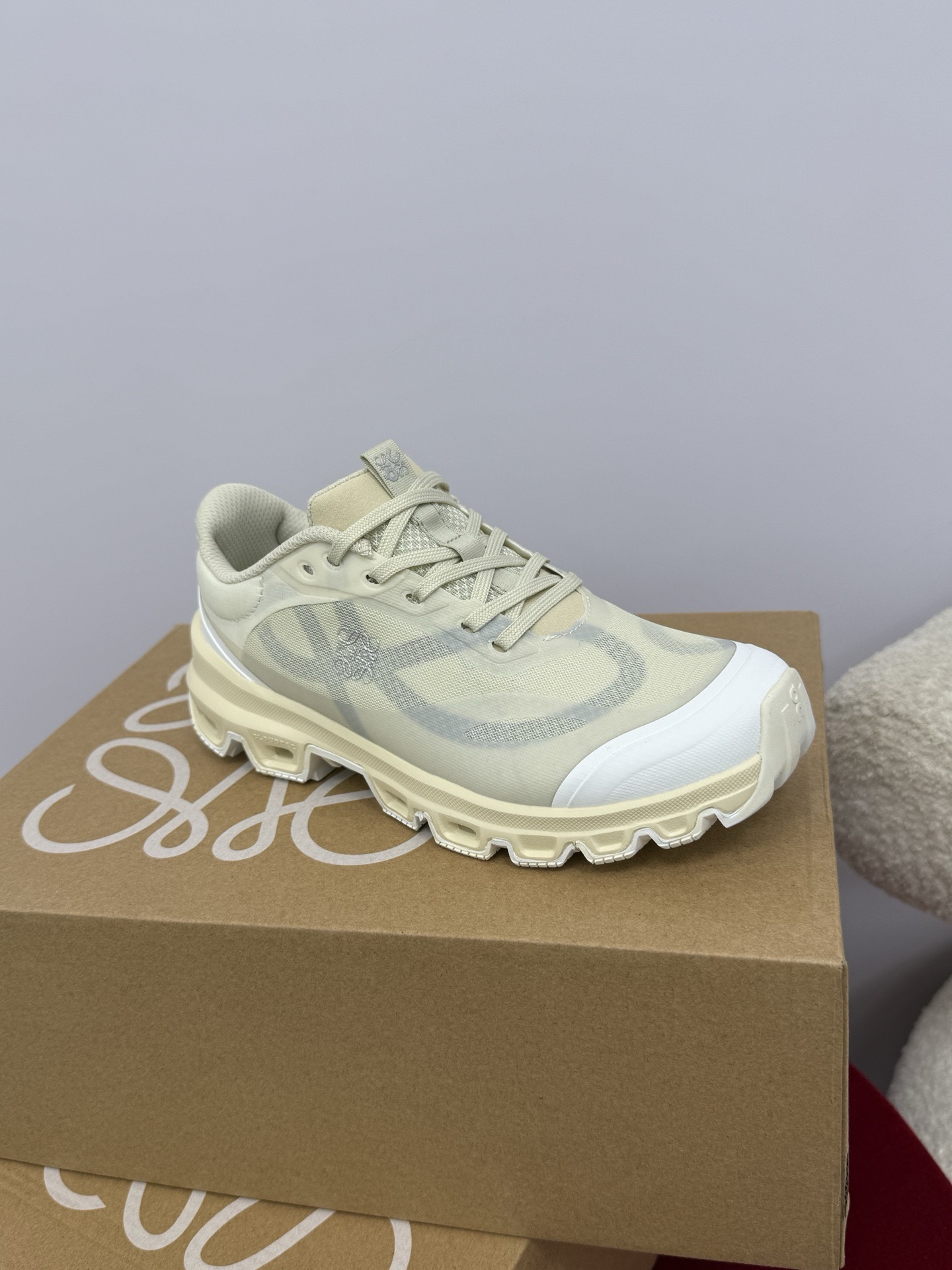 Кроссовки LOEWE x On Running — изображение 33