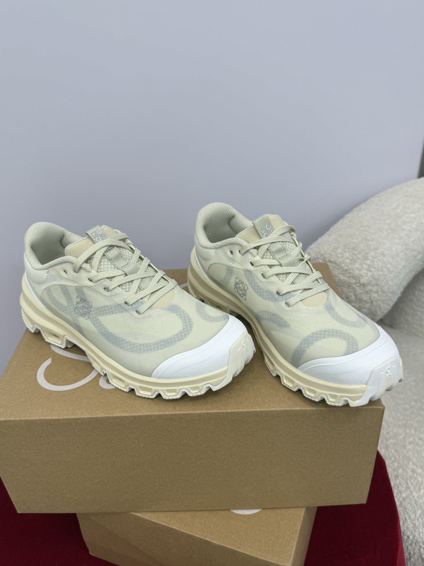 Кроссовки LOEWE x On Running — изображение 28