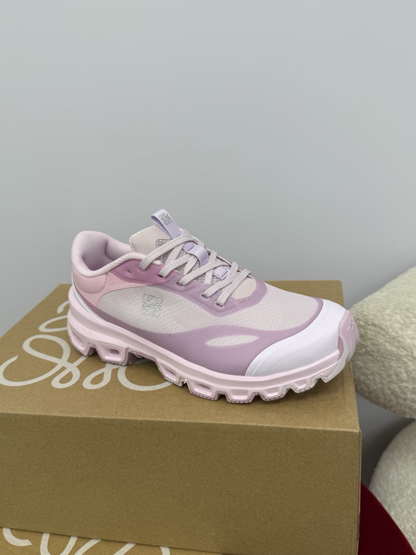 Кроссовки LOEWE x On Running — изображение 47