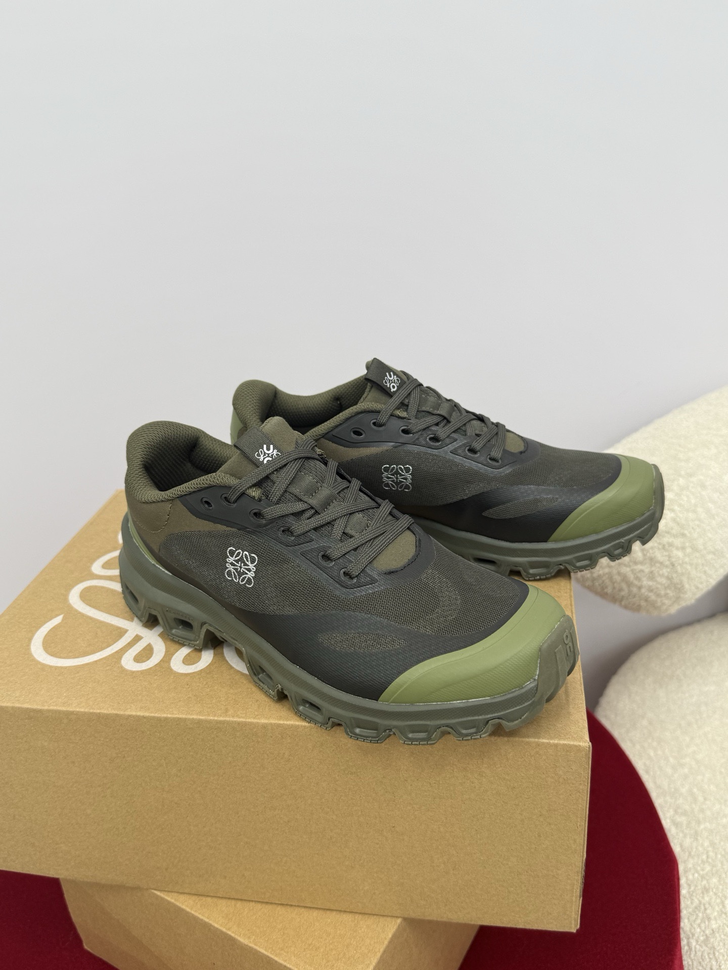 Кроссовки LOEWE x On Running — изображение 78