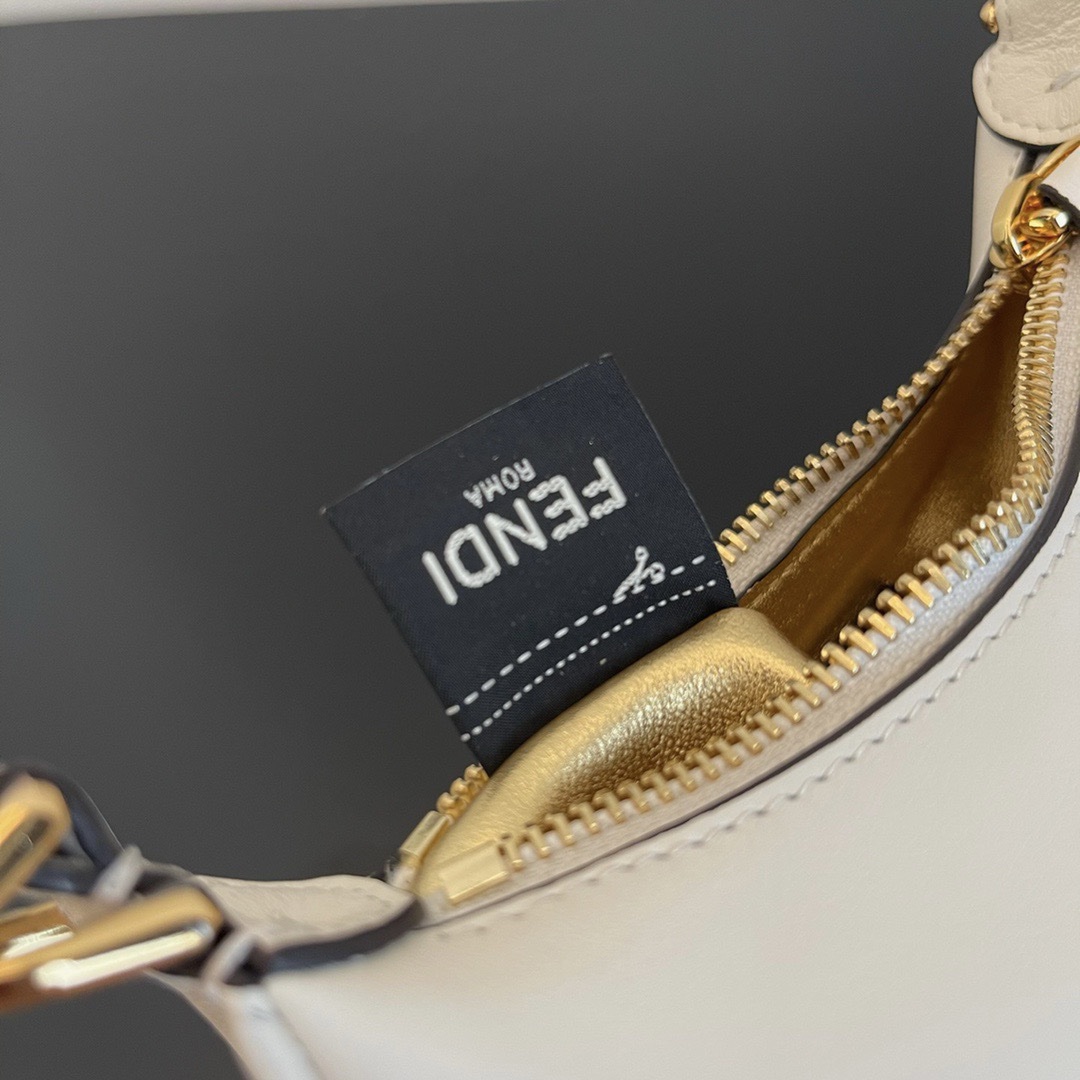Мини-сумка FENDI Crescent — изображение 32