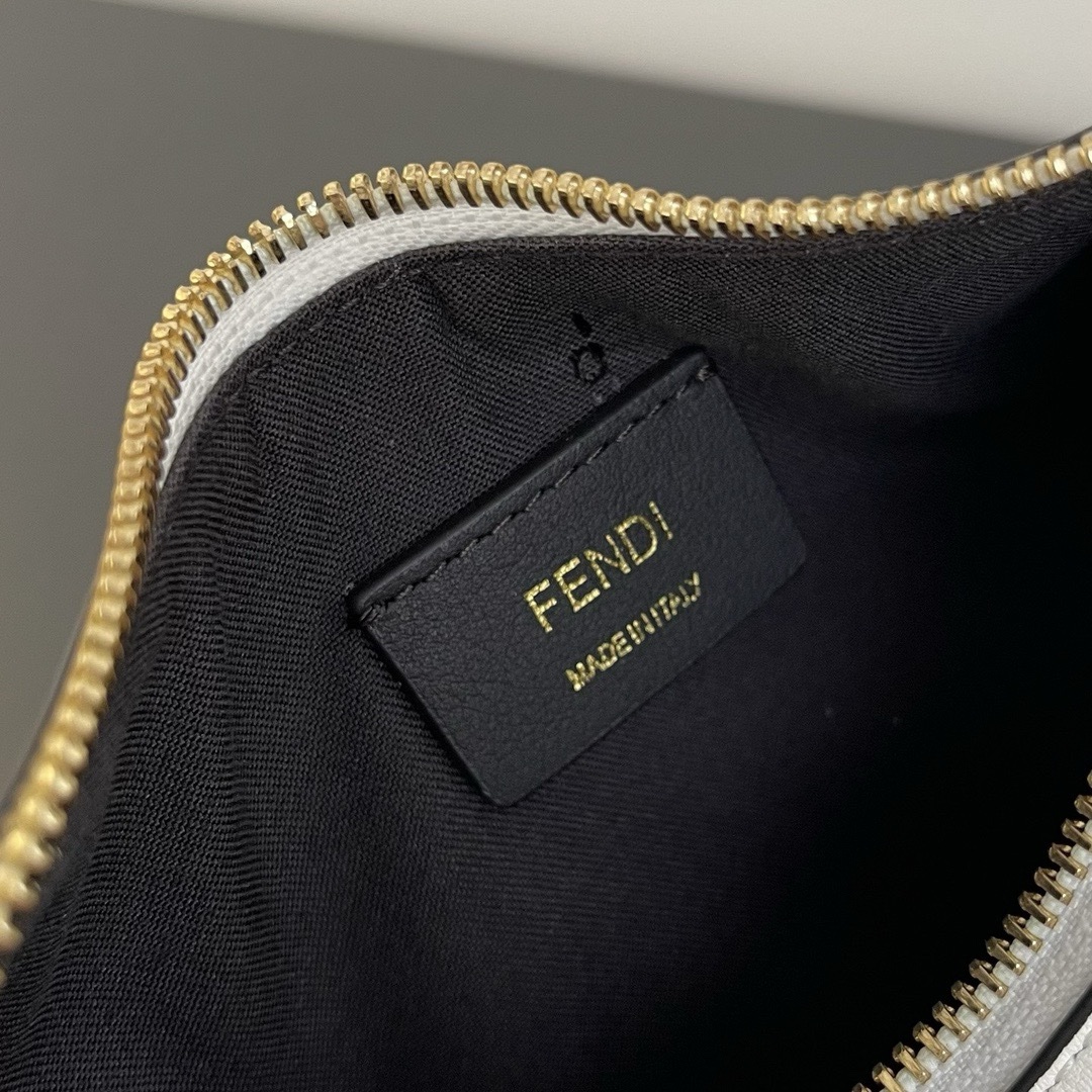 Мини-сумка FENDI Crescent — изображение 40
