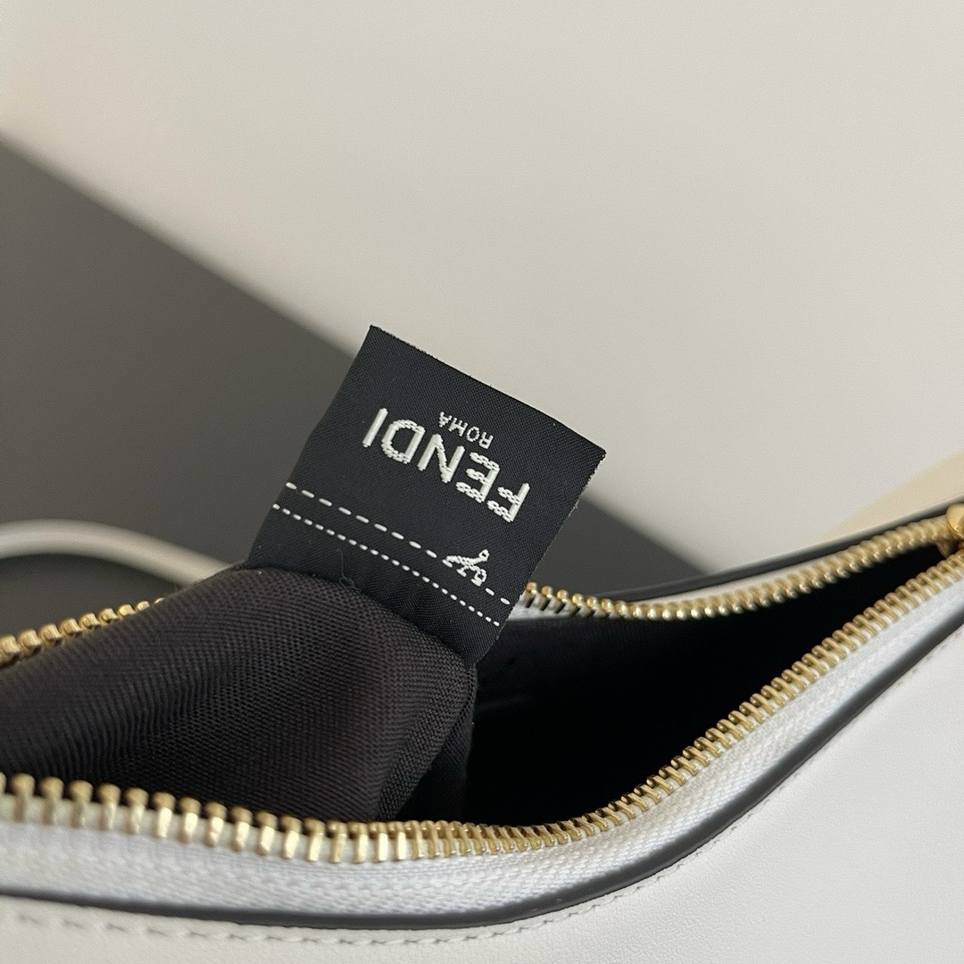 Мини-сумка FENDI Crescent — изображение 41