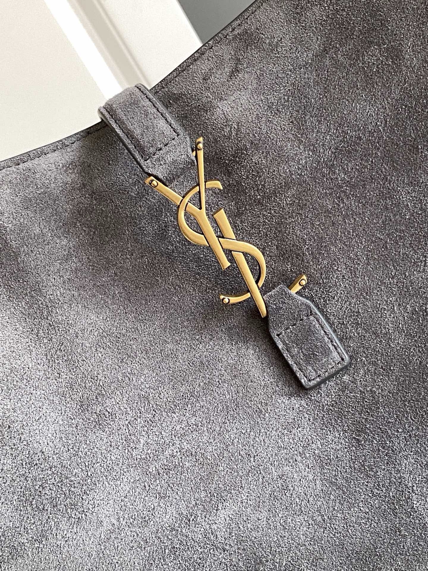 Сумка Yves Saint Laurent — изображение 36