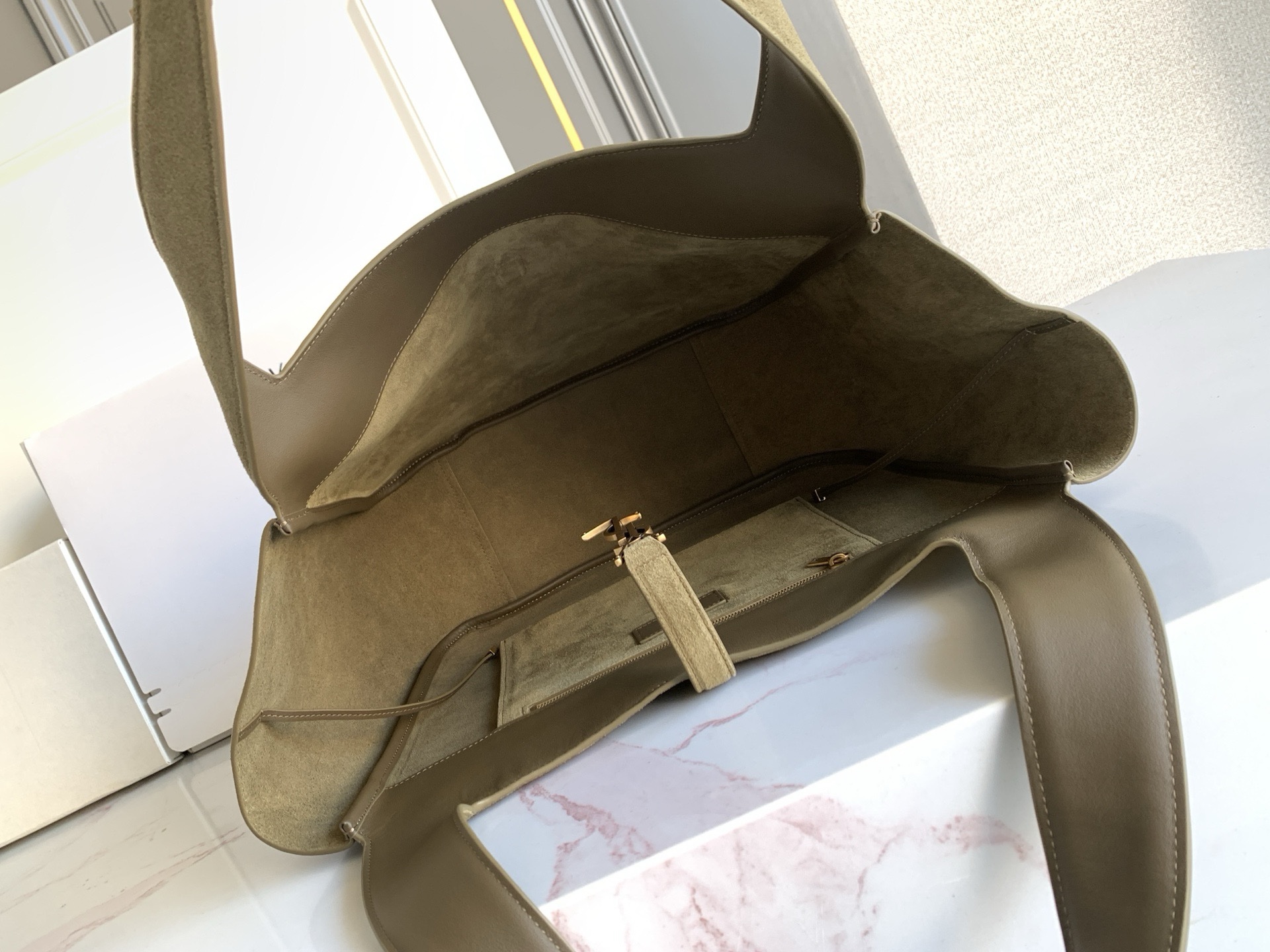 Сумка Yves Saint Laurent — изображение 51